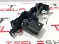 Кронштейн внешний сидений 2-го ряда Tesla Model X 1 поколение 2017, 1059715-00-D - фото №4