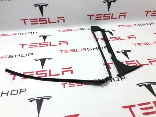 Уплотнитель стойки В (камера) Tesla Model X 1 поколение 2019, 1032153-00-C