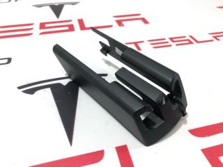 Заглушка салазки сиденья Tesla Model X 1 поколение 2019, 1062357-00-D