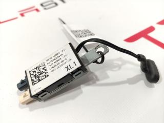 Антенна усилитель AM/FM Tesla Model X 1 поколение (2015 - 2021), 1063876-00-C