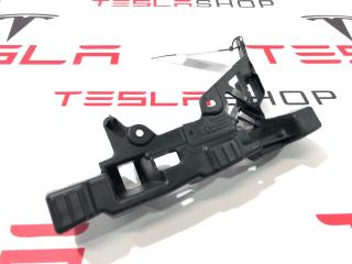 Кронштейн накладки, стойки C Tesla Model X 1 поколение 2019, 1056081-00-E, 1053724-00-A