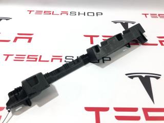 Кронштейн порога двери Tesla Model X 1 поколение 2019, 1056095-00-B, 1051827-00-B
