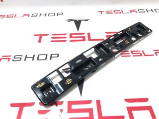 Кронштейн крепления накладки верхней дверного проема сокола Tesla Model X 1 поколение 2019, 1108821-00-B