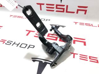 Петля подъемной задней двери Tesla Model X 1 поколение 2019, 1037844-00-M