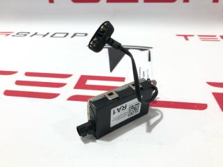 Антенна усилитель AM/FM Tesla Model X 1 поколение 2019, 1448945-00-B