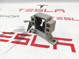 Кронштейн крепления корпуса радиаторов Tesla Model X 1 поколение [рестайлинг] 2022, 1615699-00-A