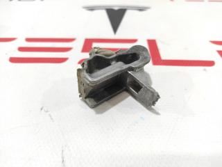 Направляющий ограничитель основной высоковольтной батареи Tesla Model S 1 поколение 2015, 1028600-00-B