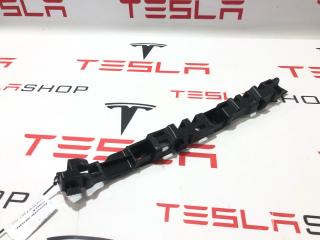Кронштейн накладки, стойки В Tesla Model X 1 поколение [рестайлинг] 2022, 1053721-00-C