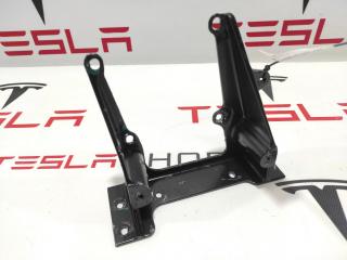 Кронштейн накладки, стойки В Tesla Model X 1 поколение [рестайлинг] 2022, 1052517-00-J