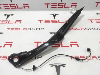 Накладка закрытия подъемной задней двери Tesla Model X 1 поколение [рестайлинг] 2022, 1037560-00-F