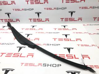 Накладка закрытия подъемной задней двери Tesla Model X 1 поколение [рестайлинг] 2022, 1037559-00-D