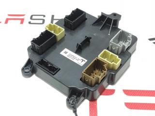 модуль управления двери Tesla Model X 1 поколение [рестайлинг] 2022, 1062056-00-D