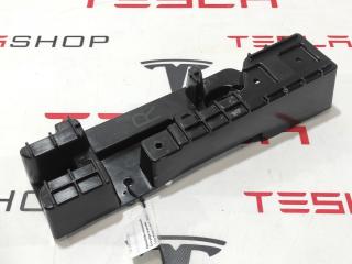 Кронштейн напольный 2-го ряда сидений Tesla Model X 1 поколение [рестайлинг] 2022, 1632502-00-A