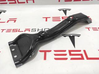 Направляющая сиденья второго ряда (крепление батареи) средняя Tesla Model 3 1 поколение 2020, 1098704-00-D