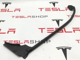 уплотнитель двери Tesla Model S 1 поколение [рестайлинг] 2018, 1005420-00-D