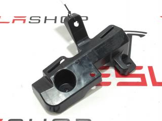 Кронштейн крепления коврового покрытия 1-го ряда сидений Tesla Model 3 1 поколение 2020, 1101145-00-G