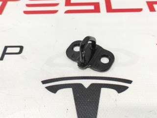 Петля замка крышки багажника Tesla Model 3 1 поколение 2020, 1092309-00-B
