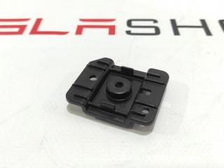 Кронштейн крепления козырька солнцезащитного Tesla Model 3 1 поколение 2020, 1090081-00-F