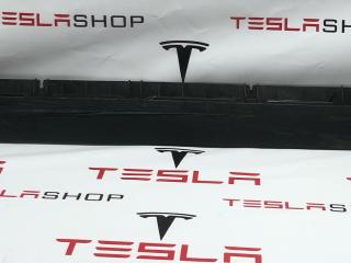 Накладка порога рокерной панели Tesla Model Y 1 поколение (2020 - 2025), 1497741-00-B, 1497649-00-A