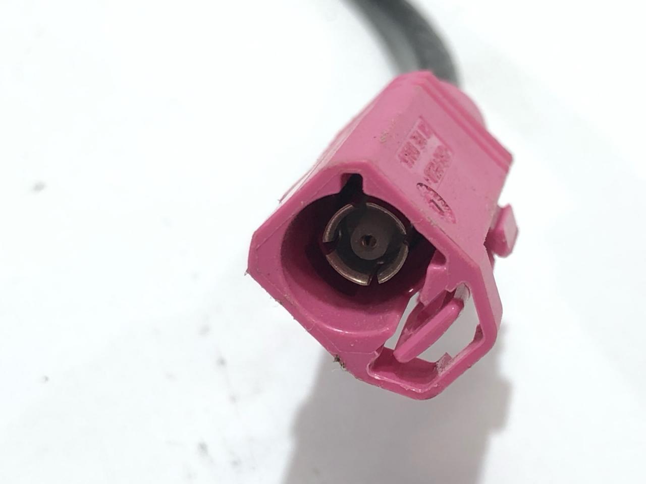 разъем (фишка) проводки Tesla Model X 1 поколение 2017, 1046132-00-B - фото №1