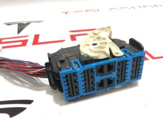 разъем (фишка) проводки Tesla Model X 1 поколение 2017, 1046132-00-B