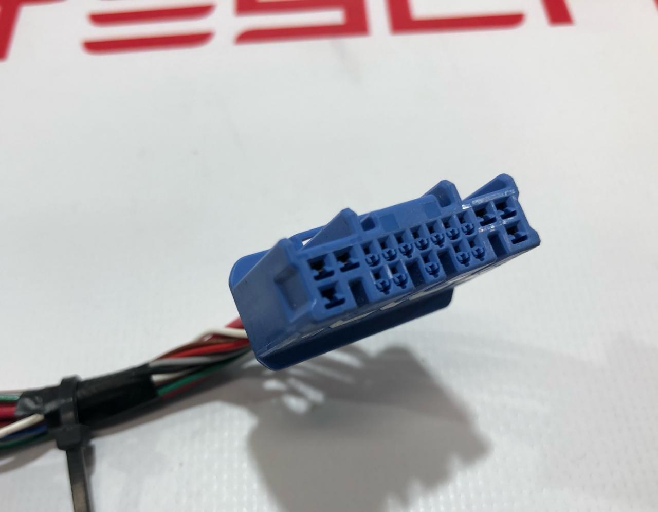 разъем (фишка) проводки Tesla Model X 1 поколение 2017, 1046132-00-B - фото №1