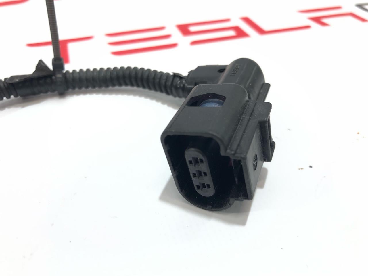 разъем (фишка) проводки Tesla Model X 1 поколение 2017, 2032438-01-A, 1046132-00-B - фото №1