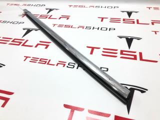 молдинг двери передней правой Tesla Model S 1 поколение [рестайлинг] 2018, 1038394-00-A, 1095920-00-C