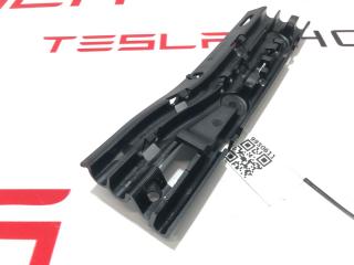 Кронштейн крепления дренажной трубки панорамной крыши Tesla Model S 1 поколение [рестайлинг] 2018, 1008372-00-E