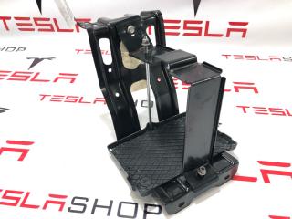 Крепление аккумулятора 12V Tesla Model S 1 поколение [рестайлинг] 2018, 1024085-00-A, 1028668-00-E, 1051743-00-C, 1031029-00-E