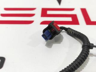 Фишка (разъем) электропроводка подкапотная Tesla Model X 1 поколение 2017, 1072447-82-A