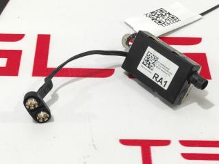 Антенна усилитель AM/FM Tesla Model S 1 поколение [рестайлинг] 2018, 1448945-00-B
