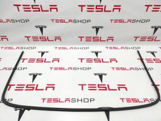 Уплотнитель люка панорамной крыши Tesla Model S 1 поколение 2015