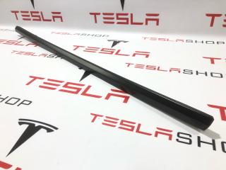 молдинг двери передней левой Tesla Model Y 1 поколение 2021, 1495710-99-B, 1495722-00-B, 1495712-00-C