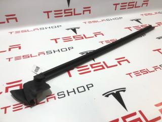 Уплотнитель стекла Tesla Model Y 1 поколение 2021, 1500062-00-C