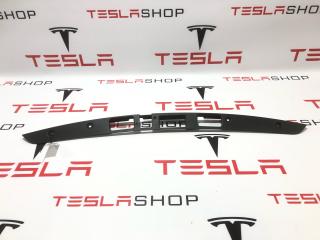 Кронштейн подсветки номера и хром накладки Tesla Model X 1 поколение 2019, 1046925-00-E, 1035370-00-E