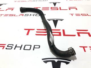 Шланг охлаждающей жидкости от 4-ходового до расшир. бачка Tesla Model X 1 поколение 2019, 1046275-00-E