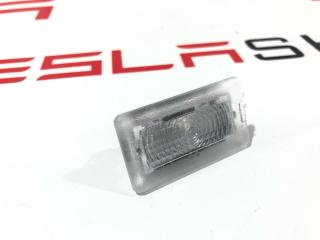 Фонарь подсветки салона Tesla Model X 1 поколение 2019, 1007151-70-E