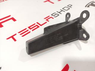 Кронштейн пластика стеклоочистителей Tesla Model X 1 поколение 2019, 1055405-00-B, 1036245-00-B