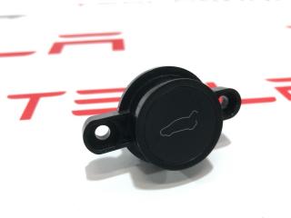 Кнопка закрытия крышки багажника Tesla Model Y 1 поколение 2021, 1501907-00-A