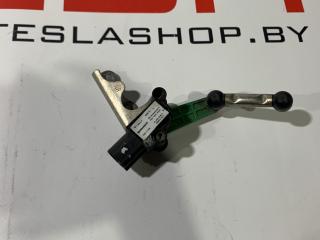 Датчик уровня пневмоподвески Tesla Model S 1 поколение 2014, 6006514-00-B