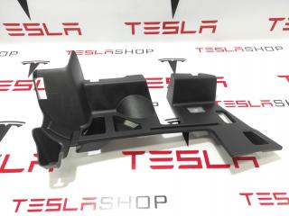 Накладка пластиковая под рулевой колонкой Tesla Model X 1 поколение 2019, 1035577-00-D