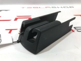 Заглушка салазки сиденья Tesla Model X 1 поколение 2019, 1062357-00-D