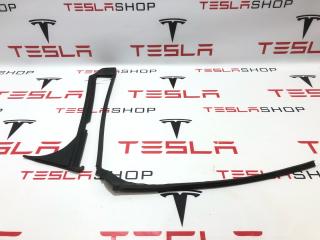 Уплотнитель стойки B наружной Tesla Model X 1 поколение 2019, 1032152-00-C