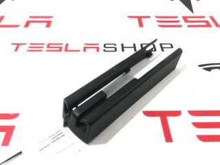 Заглушка салазки сиденья Tesla Model X 1 поколение 2019, 1062358-00-D