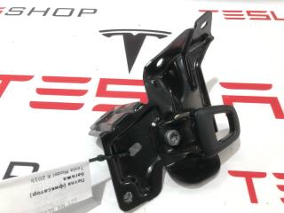 Петля (фиксатор) багажа Tesla Model X 1 поколение 2019, 1061158-00-B
