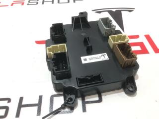 модуль управления двери Tesla Model X 1 поколение 2019, 1062056-00-D