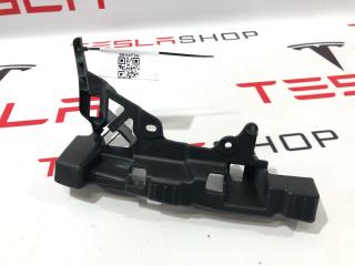 Кронштейн накладки, стойки C Tesla Model X 1 поколение 2019, 1056083-00-C, 1051825-00-B