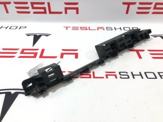 Кронштейн порога двери Tesla Model X 1 поколение 2019, 1053726-00-B