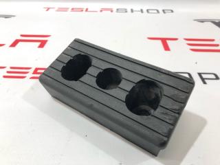 Опора под домкрат (подушка) Tesla Model X 1 поколение 2019, 1045887-00-B